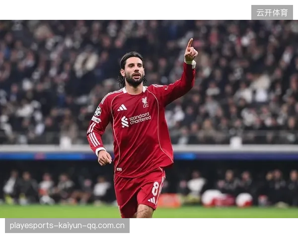 利物浦中场回传断球迅速发动突破完成破门